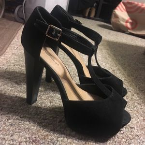 Breckelle’s high heel size 10